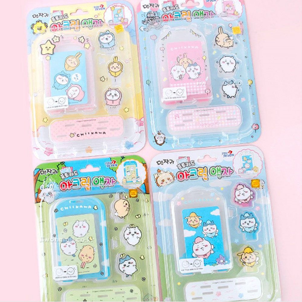 Officially licensed Chiikawa acrylic photocard holder stand featuring multiple acrylic layers, creating a sense of depth that brings Chiikawa character to life around your photo. Characters include Chiikawa, Usagi, and Hachiware.