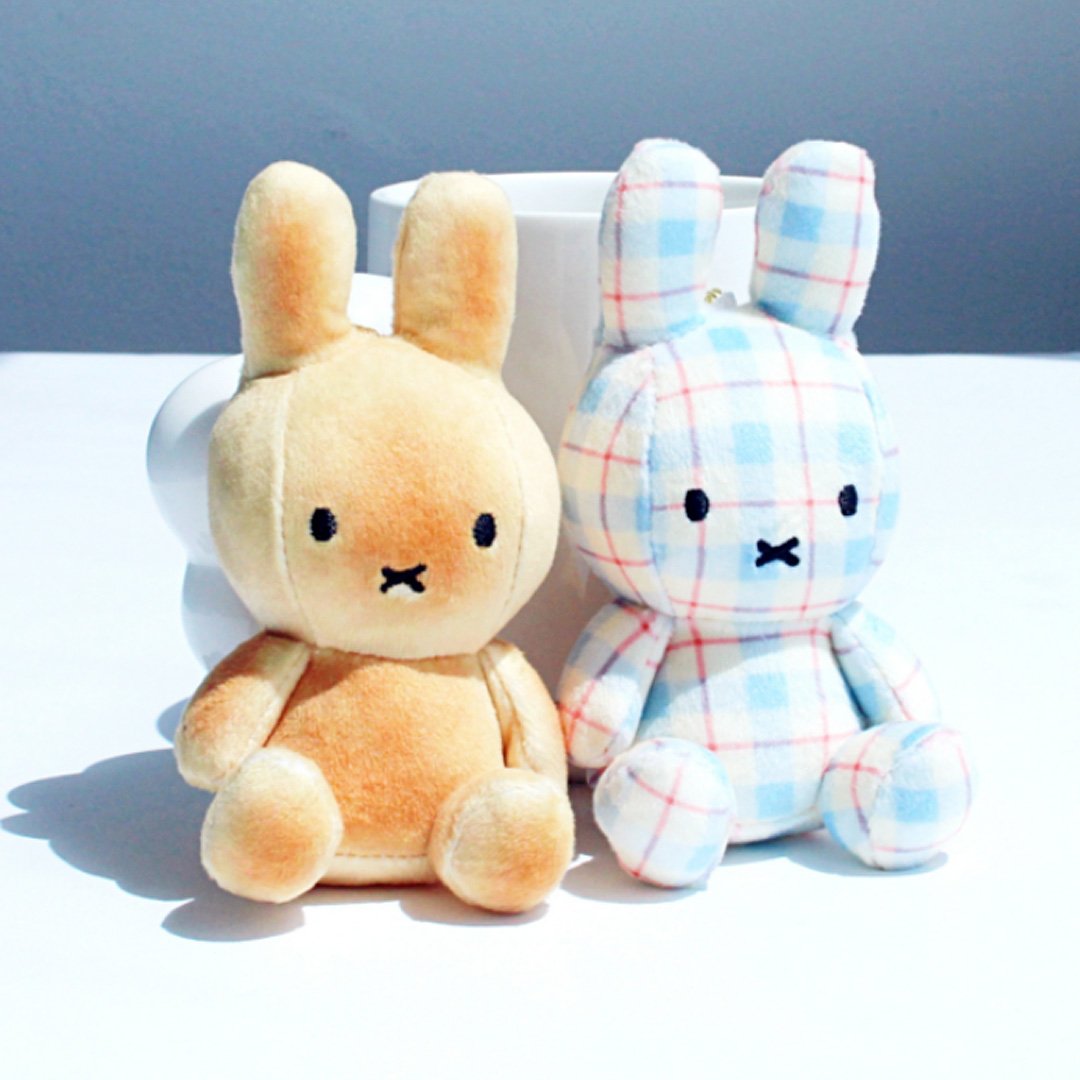 Collectible Miffy plush keychains. Includes a unique Bread/Toast-themed Miffy doll and a blue plaid Miffy doll. Both plush toys feature signature Miffy embroidery and are perfect for bag accessories.
