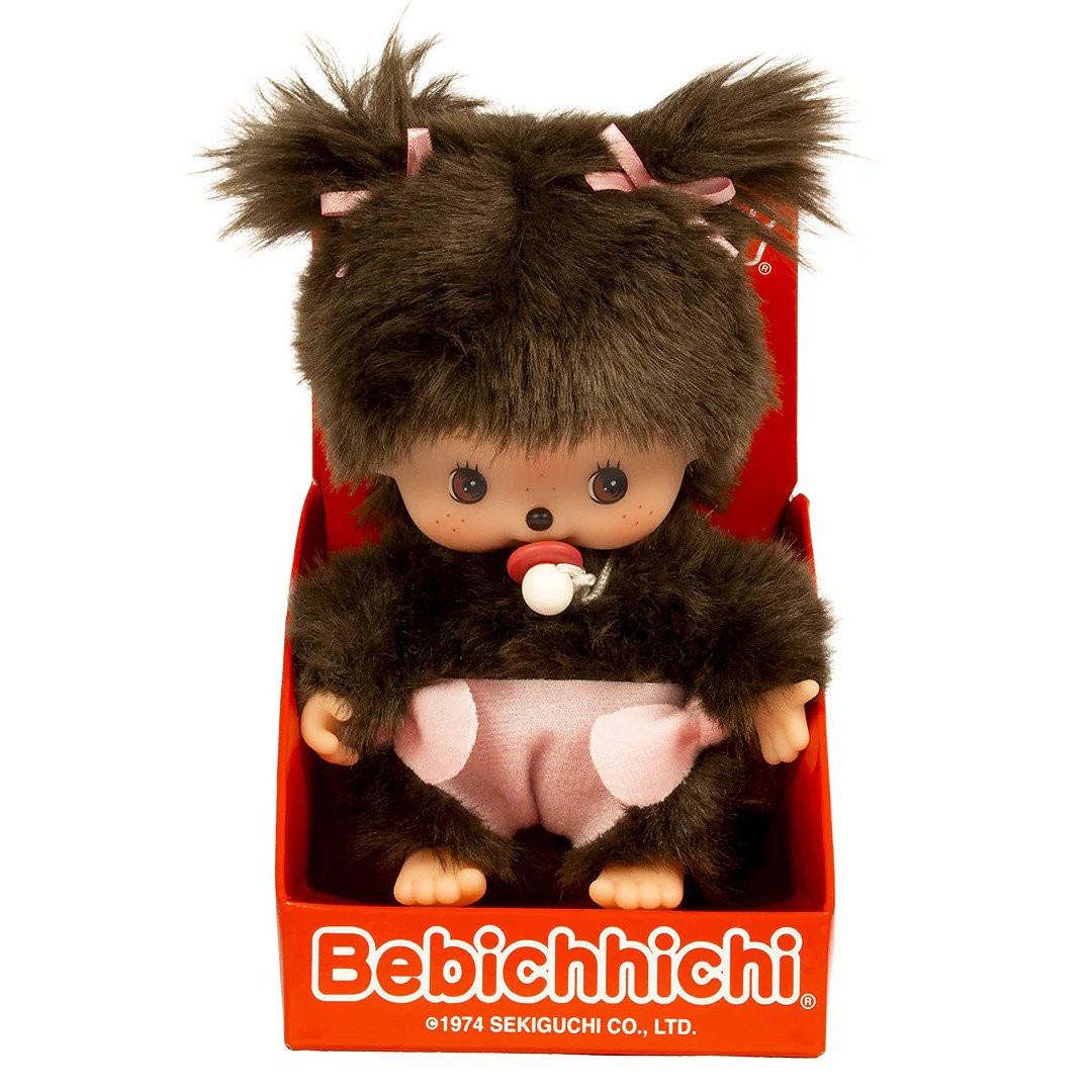 Official license Mochhichi dressed in baby suits with bows, these baby Monchhichis come with a tiny pacifier for an extra sweet touch. Their soft plush material and charming baby-style outfits make them the perfect collectible or gift for Monchhichi fans.
