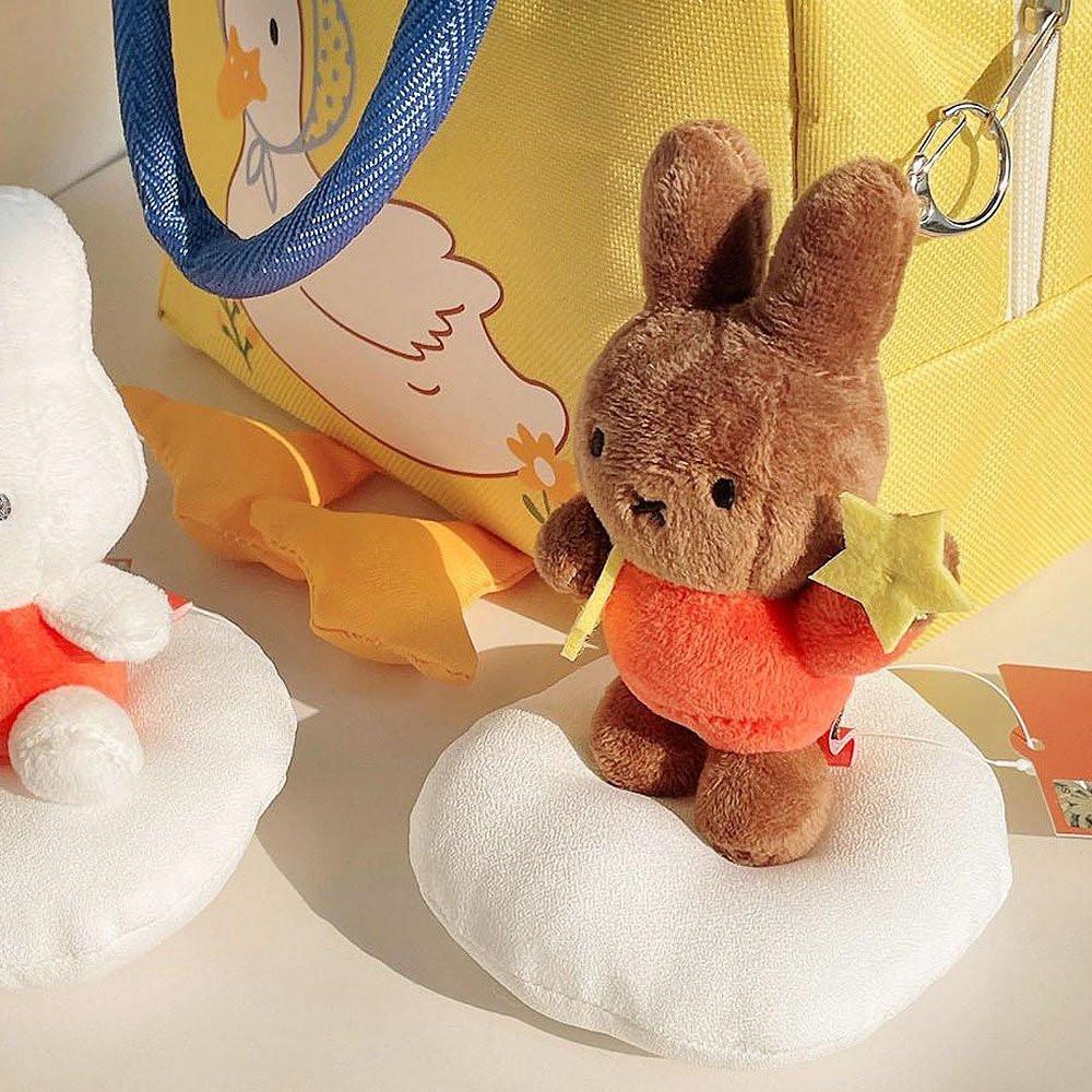 Official Miffy Melanie Dream Mascot Plush Keychains displayed with a yellow tote bag; featuring brown Melanie in orange outfits holding stars, a nostalgic minimalist Zen bag charm set for adult friendship gifts and office-core aesthetics. **perfect Easter basket stuffer for adults**; a minimalist Zen rabbit toy for **Easter Sunday home decor** and nostalgic spring gifting.