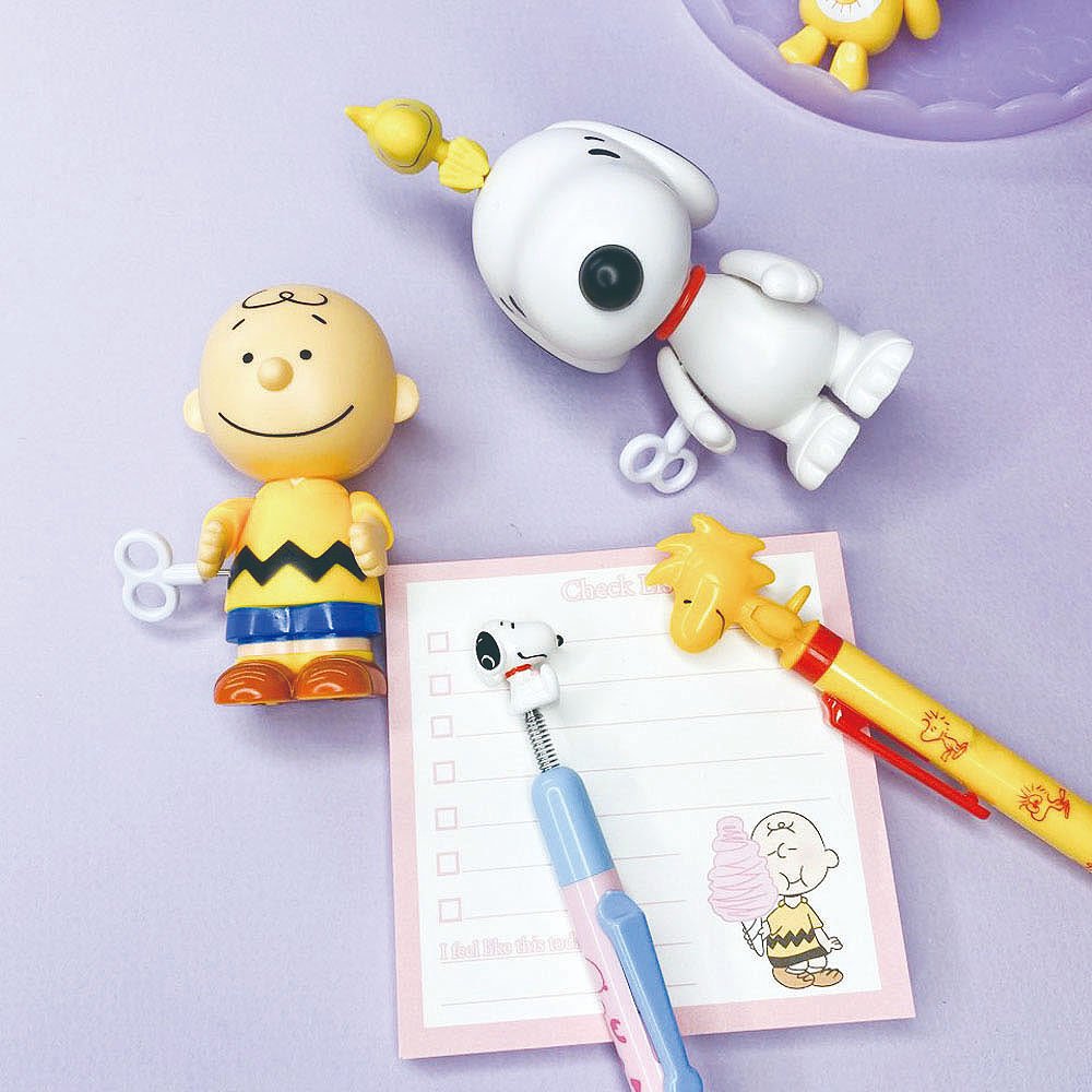 Peanuts Snoopy and Friends Wind Up Walking Figure Toy