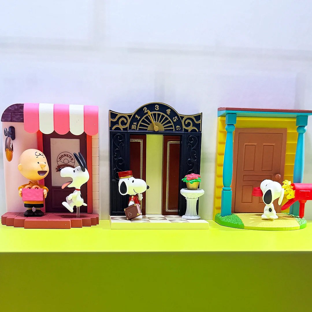 Re-Ment Peanuts Snoopy's Door Figure Blind Box