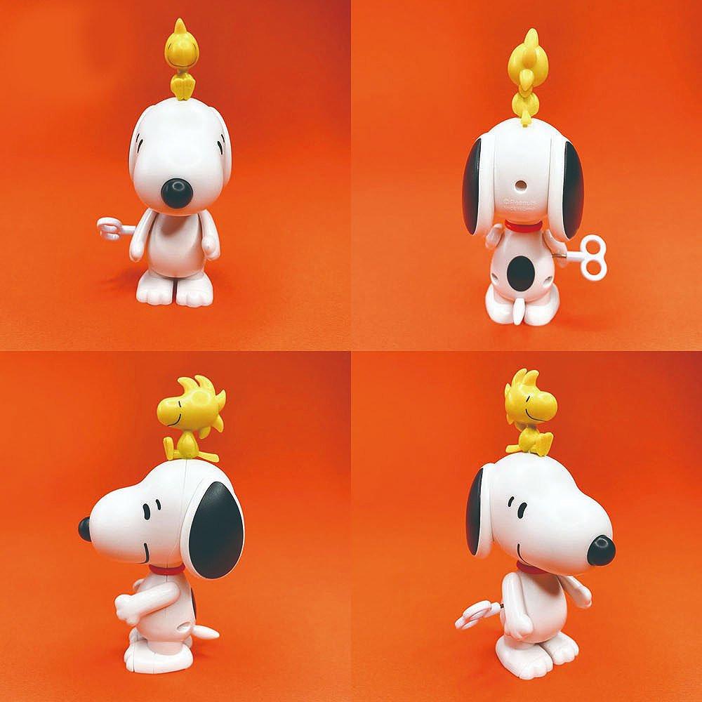 Peanuts Snoopy and Friends Wind Up Walking Figure Toy