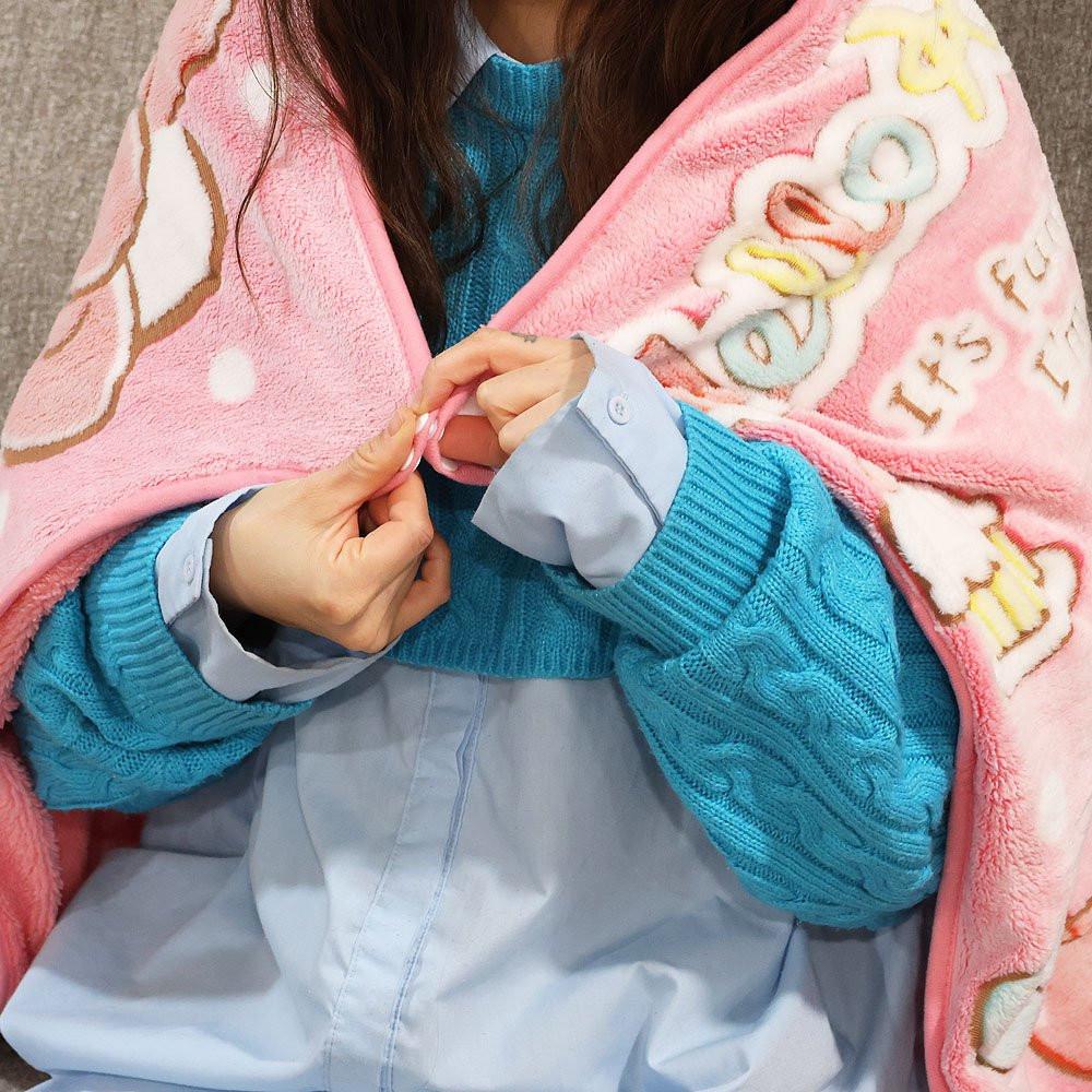 Hello Kitty Snap Button Throw Blanket