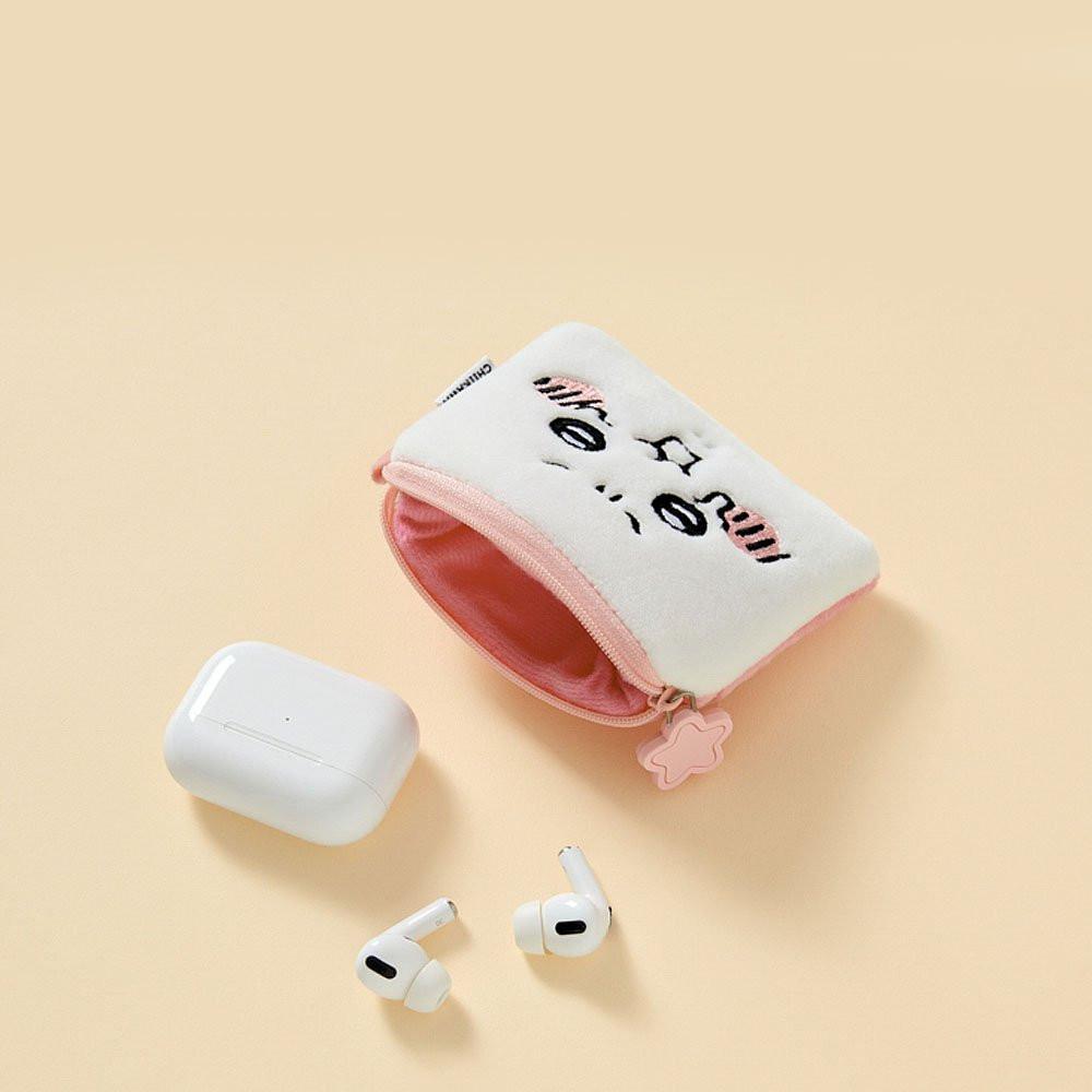 Official Chiikawa Mini Pouch and Coin Purse featuring Chiikawa's Crying Face Embroidery; an Emotional Support Kawaii Small Bag for Adult Mental Wellness, Workplace Healing, and Desk Organization.
Perfect used as sanitary pouch, makeup/cosmetic pouch, AirPods , or coin .One exterior card for insert ID card or credit card!