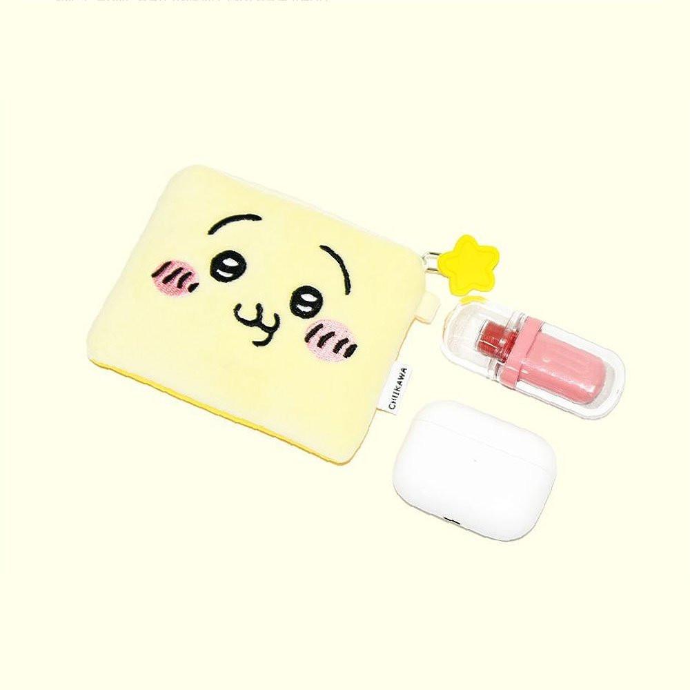 Official Chiikawa Usagi Mini Pouch and Coin Purse featuring Usagi cute face Embroidery in yellow vanilla pouch; an Emotional Support Kawaii Small Bag for Adult Mental Wellness, Workplace Healing, and Desk Organization.
Perfect used as sanitary pouch, makeup/cosmetic pouch, AirPods , or coin .One exterior card for insert ID card or credit card!