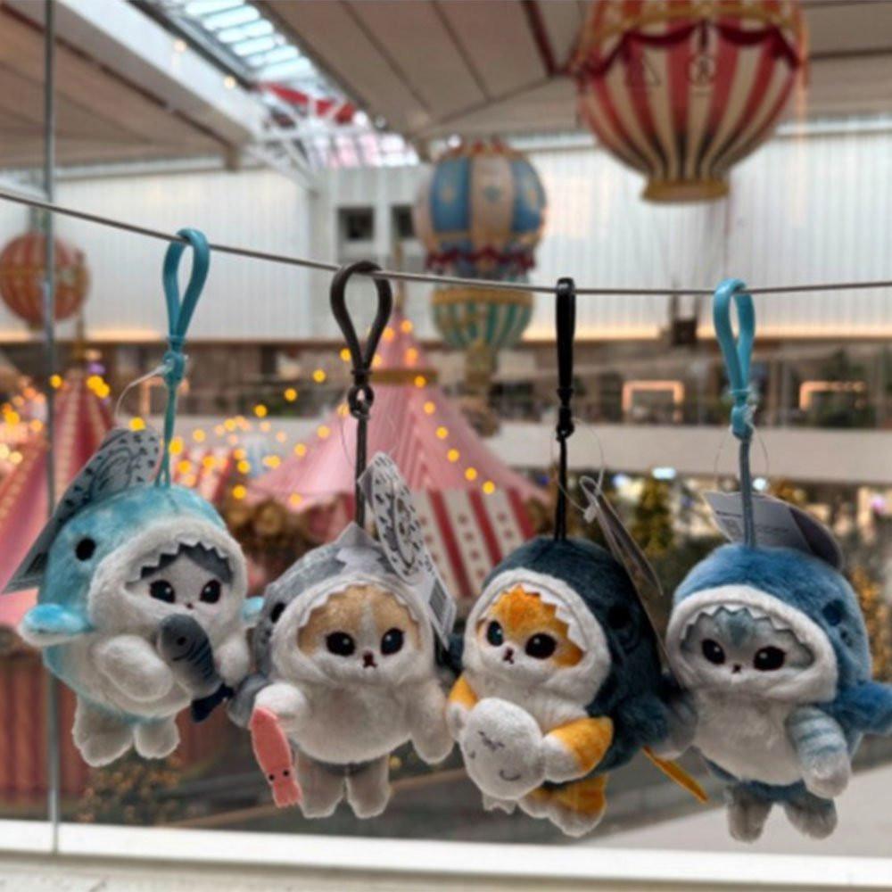 Officially licensed by Mofusand cat plushies keychain is dressed in a shark costume and holding a cute squid in its paws. Perfect for Mofusand fans, decoration, displaying, bag decoration or gifting. It's a must-have addition for collectors and those who love unique and fun plushies!