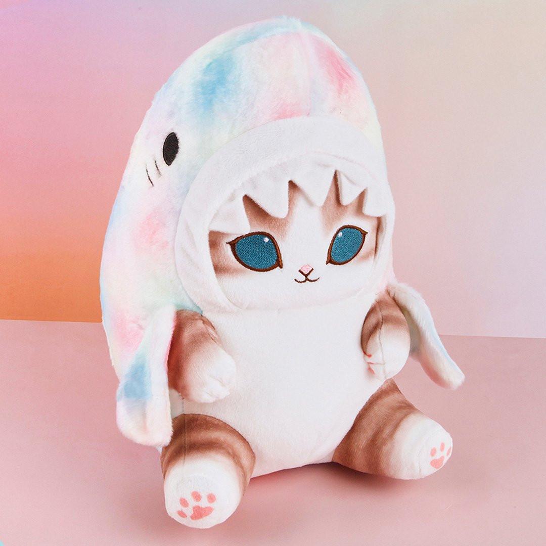 Officially licensed Mofusand plush cats wearing shark costumes. Includes a ㅡmarble pastel version. Perfect for gift, displaying or collecting to Mofusand fans of all ages.