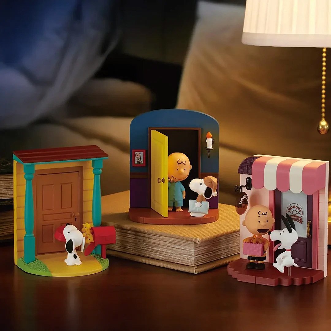 Re-Ment Peanuts Snoopy's Door Figure Blind Box