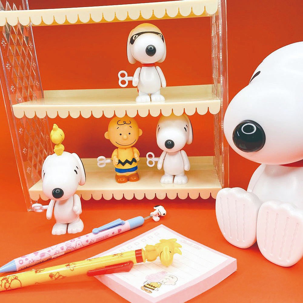 Peanuts Snoopy and Friends Wind Up Walking Figure Toy